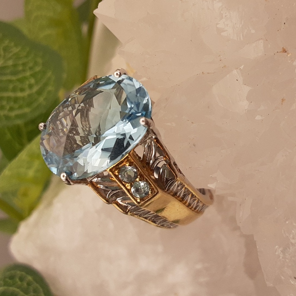925 Genuine Blue Topaz Ring.
